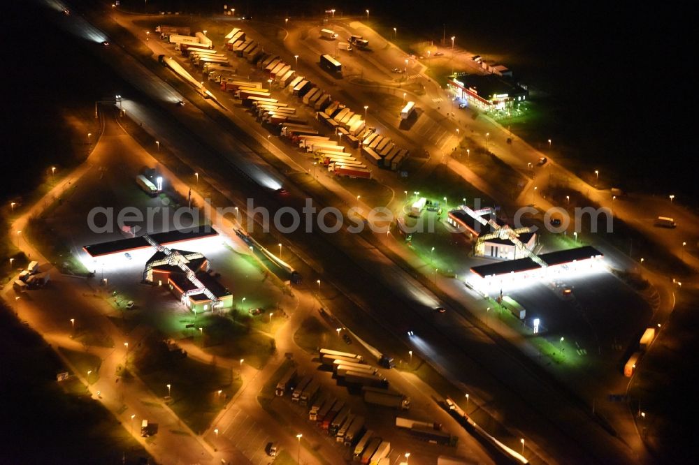 Aerial image Sandersdorf-Brehna - Night view Lorries - parking spaces at the highway rest stop and parking of the BAB A 9 - Tank- und Rastanlage Koeckern in San dersdorf-Brehna in the state Saxony-Anhalt