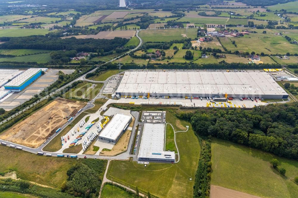 Aerial photograph Werne - Lorries and Truck storage areas and free-standing storage on Carl-Zeiss-Strasse in Werne in the state North Rhine-Westphalia, Germany