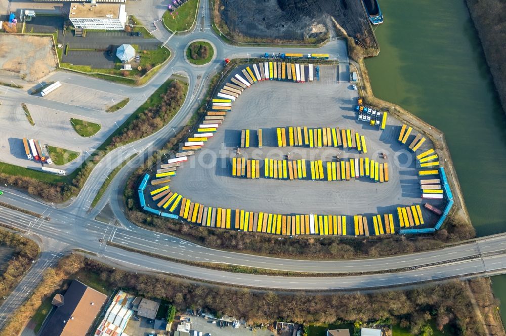 Herne from above - Lorries and Truck storage areas and free-standing storage of Mueller a?? Die lila Logistik GmbH & Co. KG Am Westhafen in Herne in the state North Rhine-Westphalia, Germany