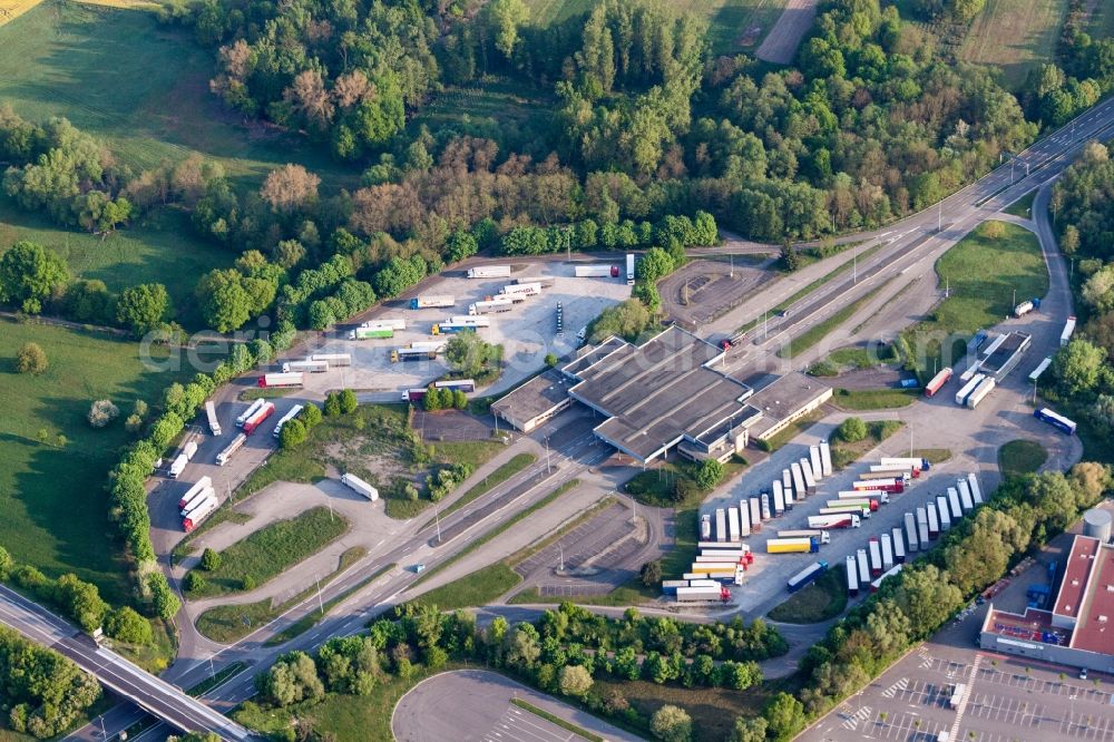 Aerial image Scheibenhard - Lorries and Truck storage areas and free-standing storage on former customs Lauterbourg now state-police department Bienwald in Scheibenhard in Grand Est, France