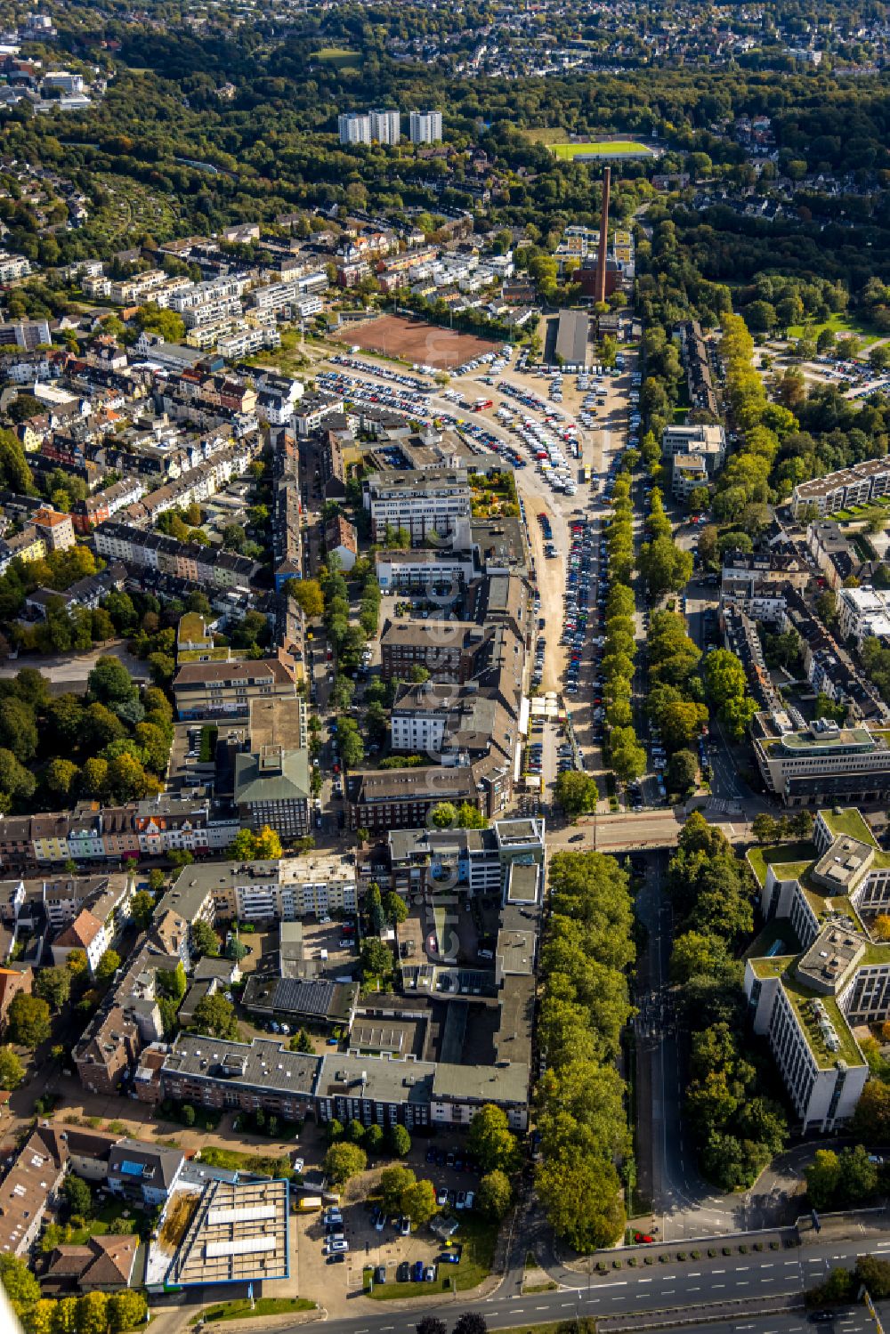 Aerial photograph Essen - Lorries and Truck storage areas and parking area at Gregorstrasse in Essen in the state North Rhine-Westphalia, Germany