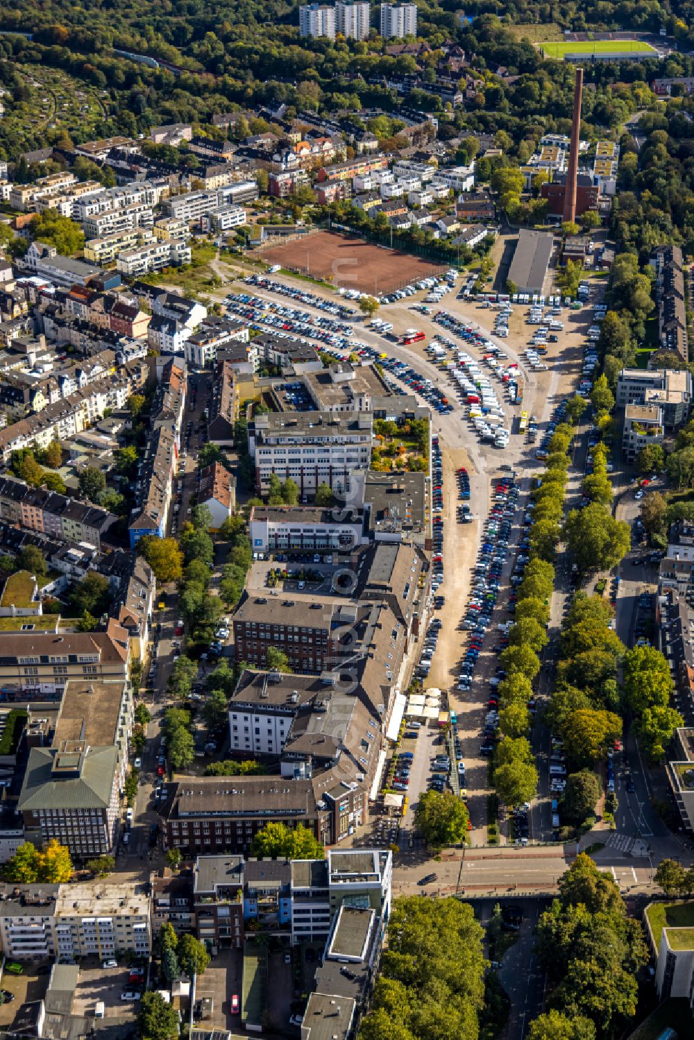 Essen from the bird's eye view: Lorries and Truck storage areas and parking area at Gregorstrasse in Essen in the state North Rhine-Westphalia, Germany