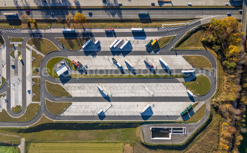 Büderich from above - Lorries - parking spaces at the highway rest stop and parking of the BAB A44 Serways Raststaette Am Haarstrang in Buederich at Ruhrgebiet in the state North Rhine-Westphalia, Germany