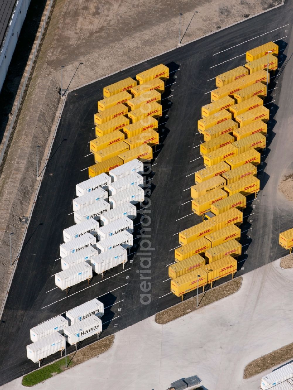 Aerial photograph Hamm Daberg - Parking site of a container logistics company MGL Metro Group Logistics, Metro AG on the Hafenstrasse in Hamm in North Rhine-Westphalia