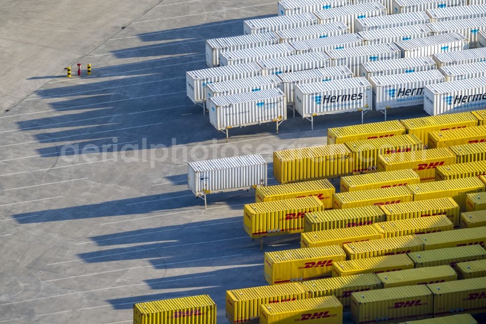 Aerial photograph Hamm - Trucks - Container - logistics company DHL trailers and semi-trailers Hermes in Hamm in North Rhine-Westphalia