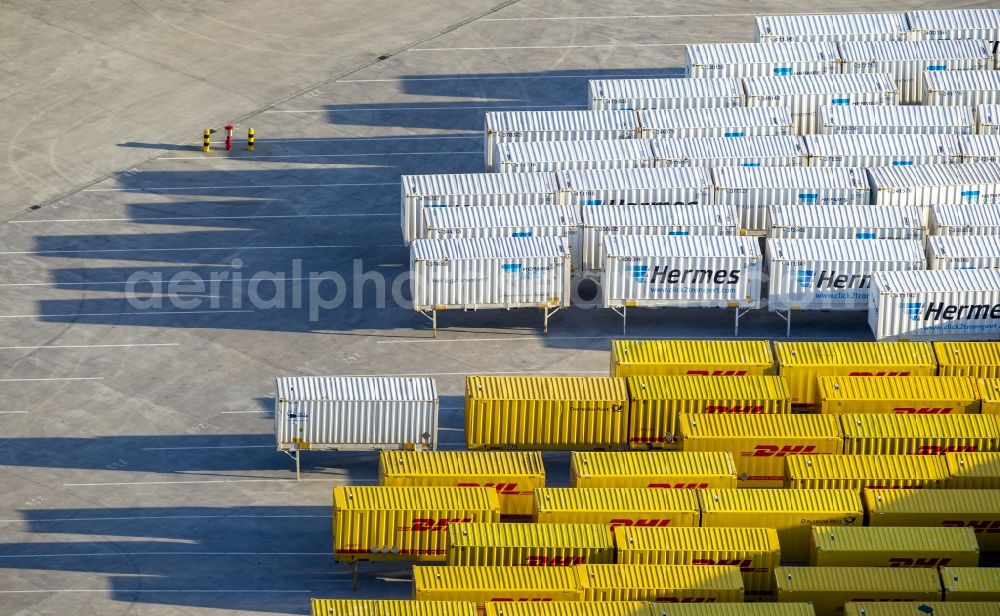 Hamm from above - Trucks - Container - logistics company DHL trailers and semi-trailers Hermes in Hamm in North Rhine-Westphalia