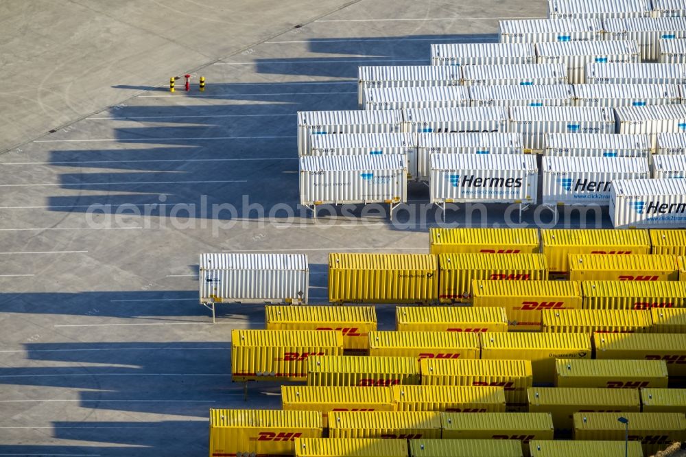 Hamm from the bird's eye view: Trucks - Container - logistics company DHL trailers and semi-trailers Hermes in Hamm in North Rhine-Westphalia