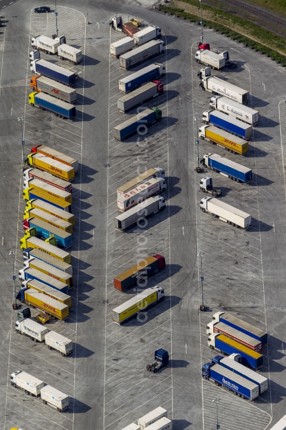 Dortmund OT Ellinghausen from above - View of TRUCK formations on the parking areas of the Ikea distribution center in the district Ellingshausen in Dortmund in North Rhine-Westphalia