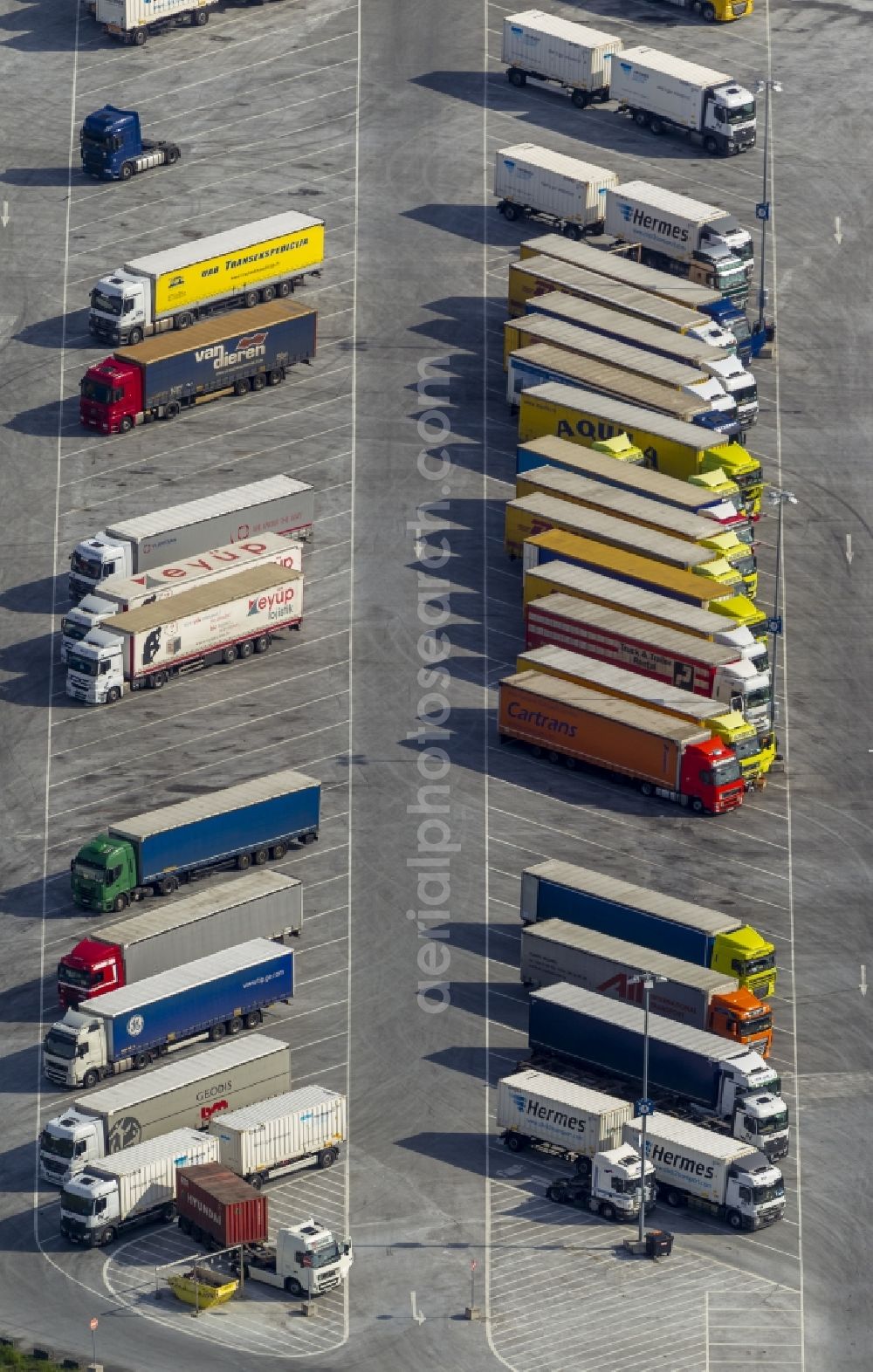 Dortmund OT Ellinghausen from above - View of TRUCK formations on the parking areas of the Ikea distribution center in the district Ellingshausen in Dortmund in North Rhine-Westphalia