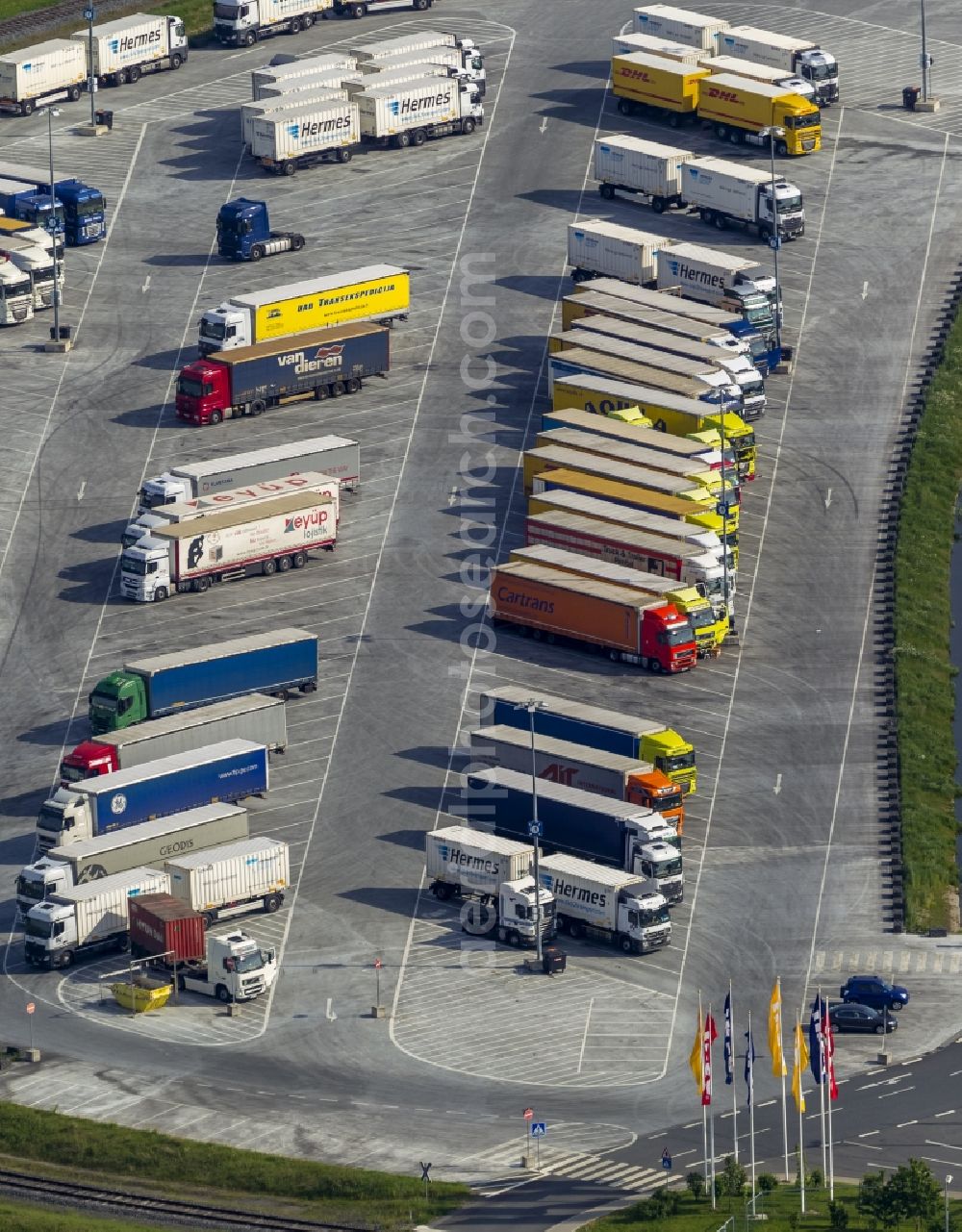 Aerial image Dortmund OT Ellinghausen - View of TRUCK formations on the parking areas of the Ikea distribution center in the district Ellingshausen in Dortmund in North Rhine-Westphalia