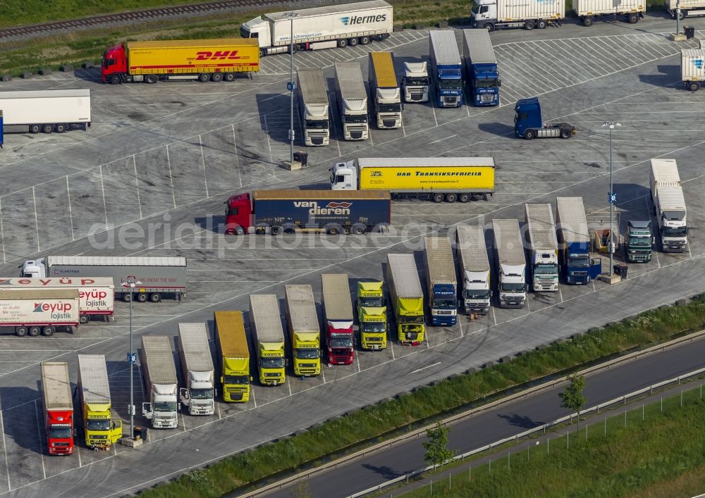 Dortmund OT Ellinghausen from the bird's eye view: View of TRUCK formations on the parking areas of the Ikea distribution center in the district Ellingshausen in Dortmund in North Rhine-Westphalia