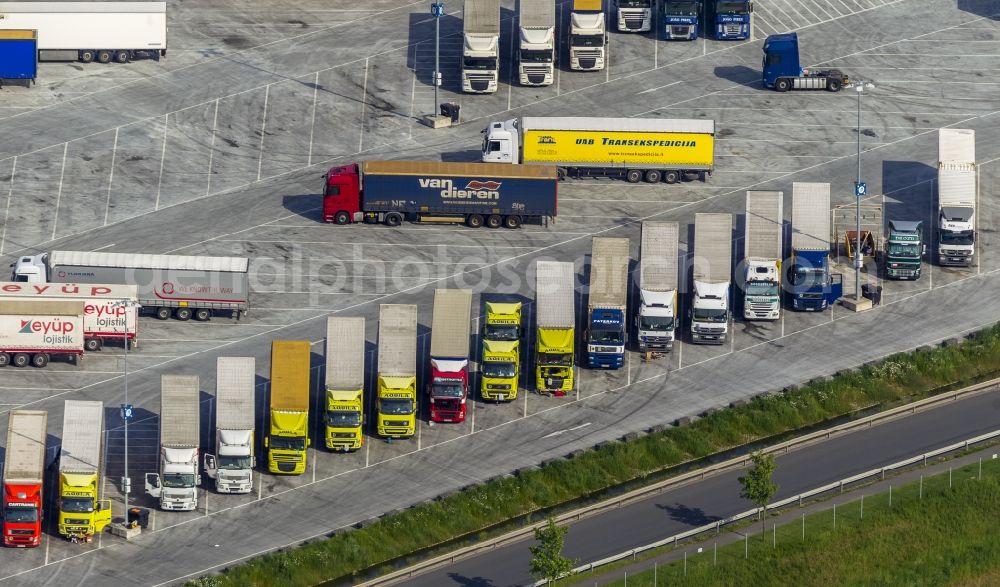 Aerial image Dortmund OT Ellinghausen - View of TRUCK formations on the parking areas of the Ikea distribution center in the district Ellingshausen in Dortmund in North Rhine-Westphalia