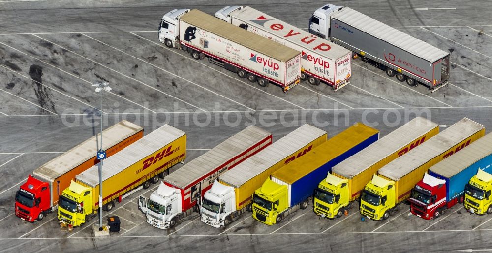 Aerial photograph Dortmund OT Ellinghausen - View of TRUCK formations on the parking areas of the Ikea distribution center in the district Ellingshausen in Dortmund in North Rhine-Westphalia