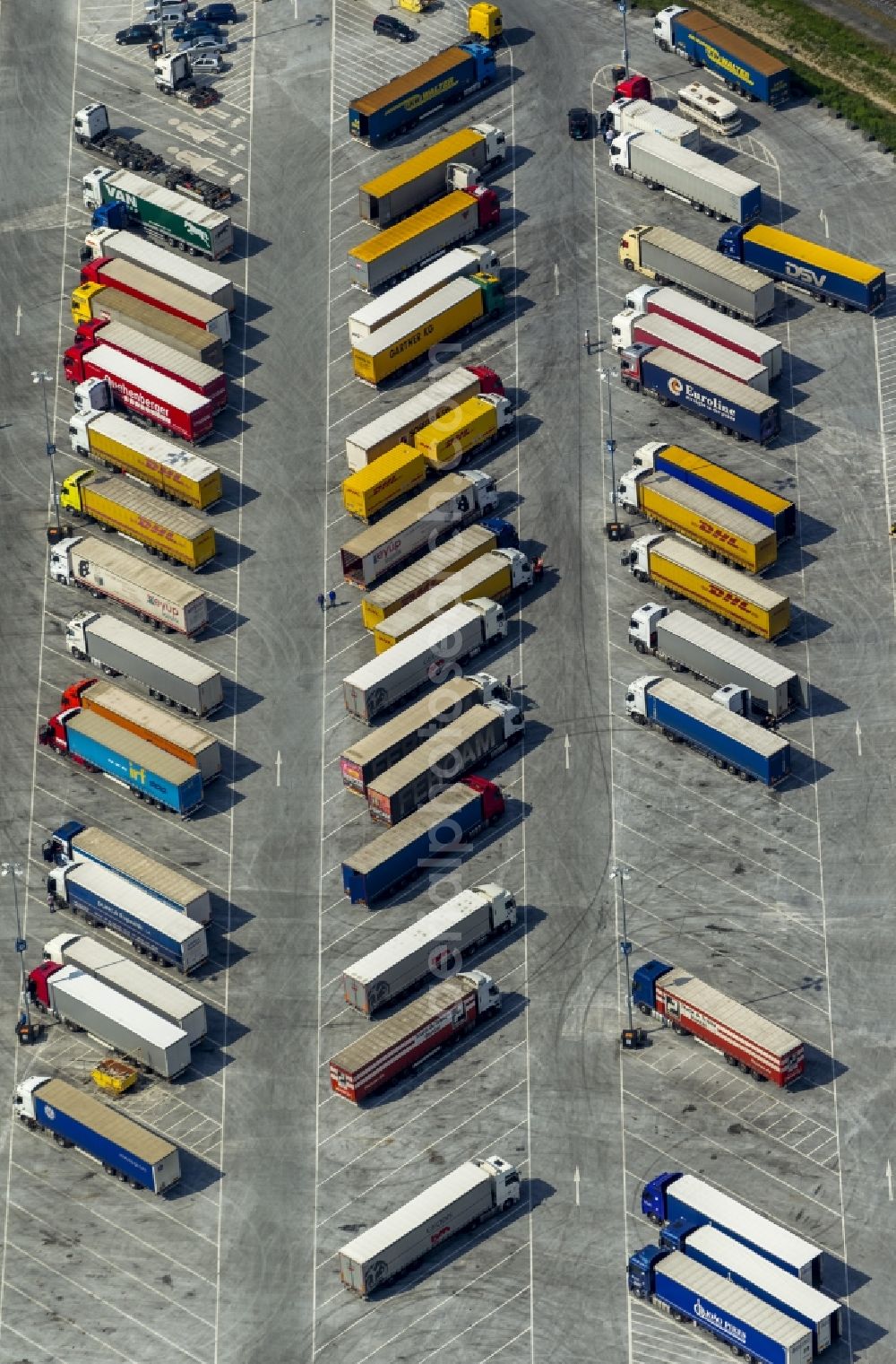 Aerial photograph Dortmund OT Ellinghausen - View of TRUCK formations on the parking areas of the Ikea distribution center in the district Ellingshausen in Dortmund in North Rhine-Westphalia