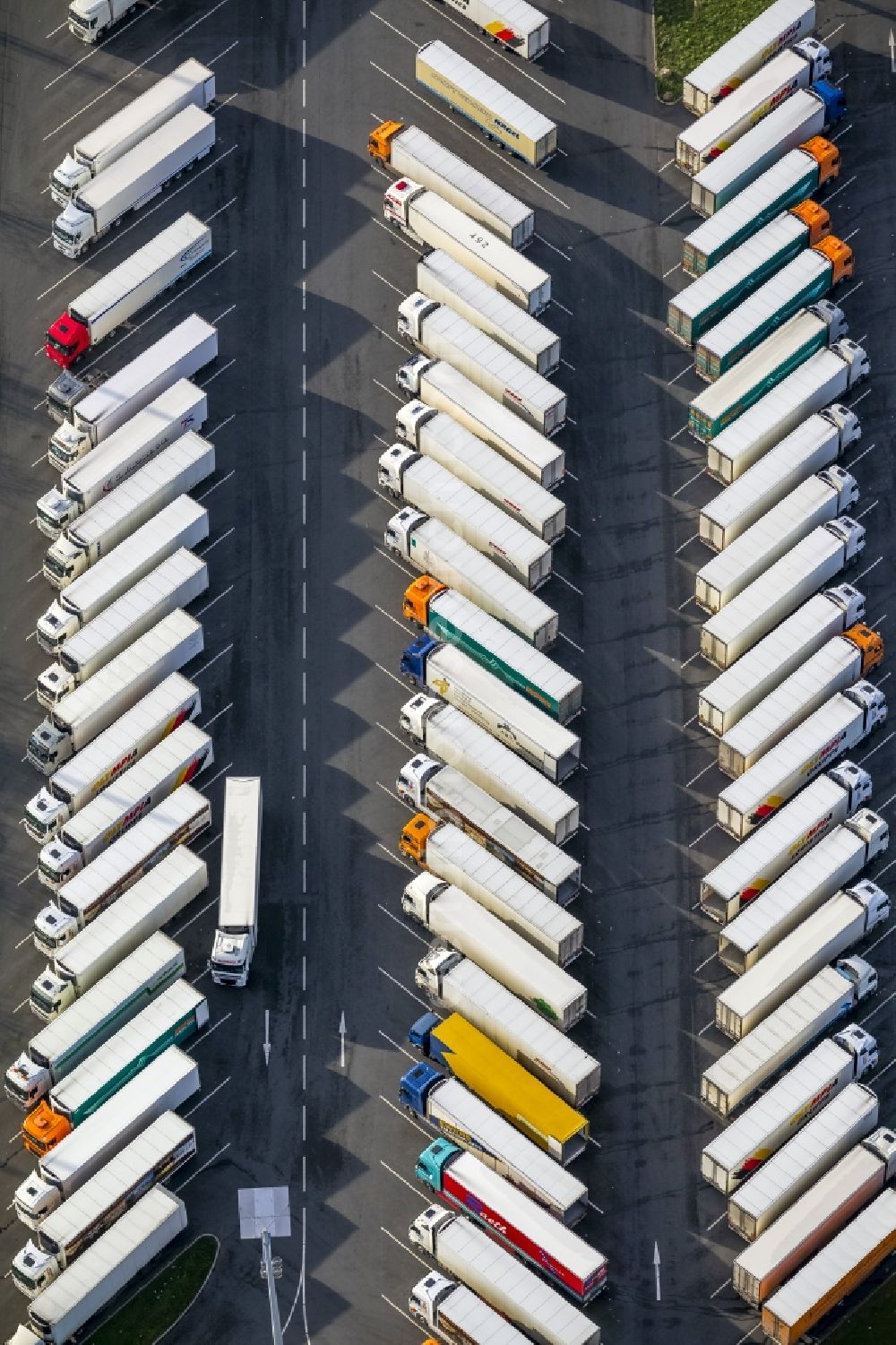 Aerial image Dortmund - Truck Parking at Schulte-Rödding in Dortmund in the Ruhr area in North Rhine-Westphalia