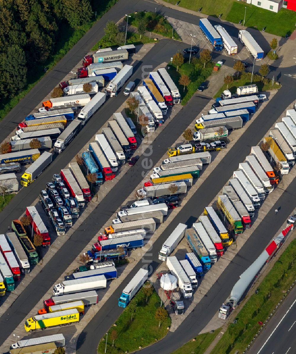 Aerial image Hamm OT Rhynern - View of the truck parking area in the district of Rhynern in Hamm in the state North Rhine-Westphalia