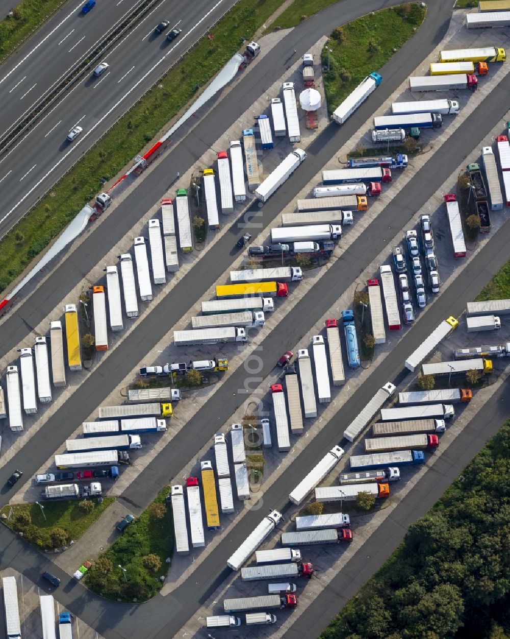 Aerial image Hamm OT Rhynern - View of the truck parking area in the district of Rhynern in Hamm in the state North Rhine-Westphalia