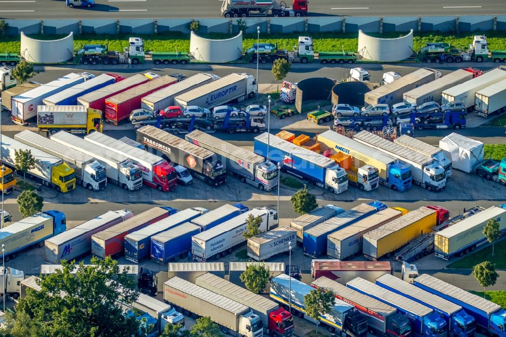 Hamm from the bird's eye view: Motorway service area on the edge of the course of BAB highway A2 - E34 in Hamm in the state North Rhine-Westphalia