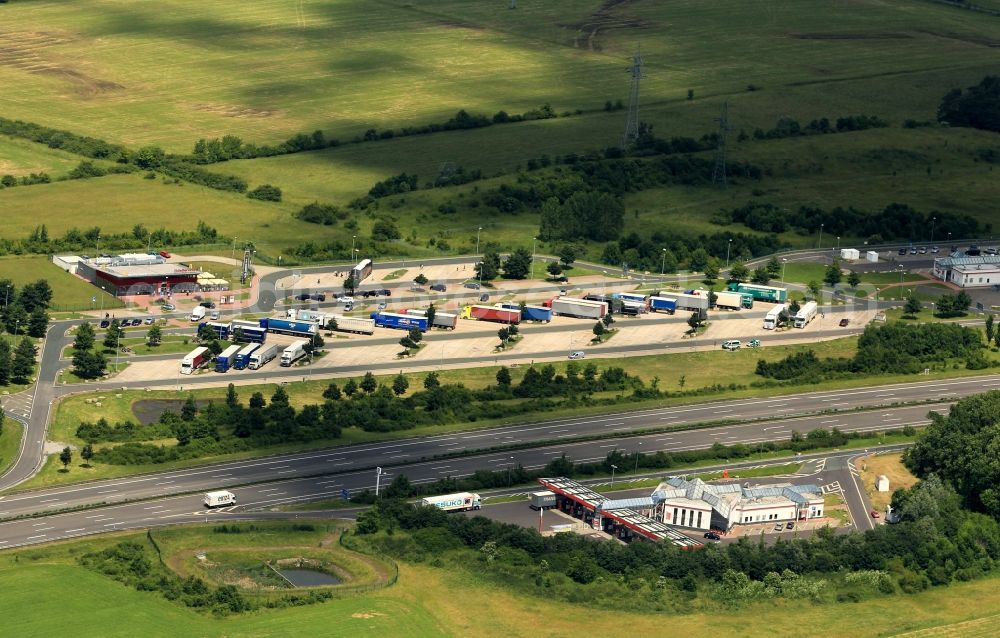 Aerial image Mönchenholzhausen - Truck rest area and parking to the BAB A4 at Eichelborn in Moenchenholzhausen in Thuringia