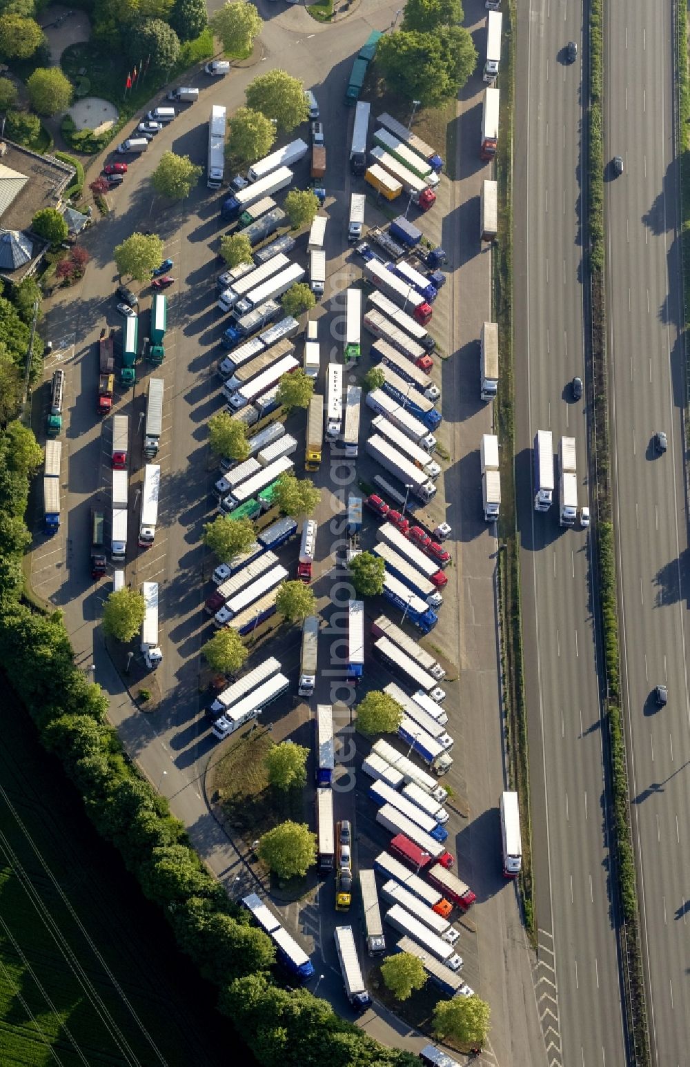 Aerial photograph Schwerte - View of the motorway service area Lichtendorf Sued in Schwerte in the state of North Rhine-Westphalia