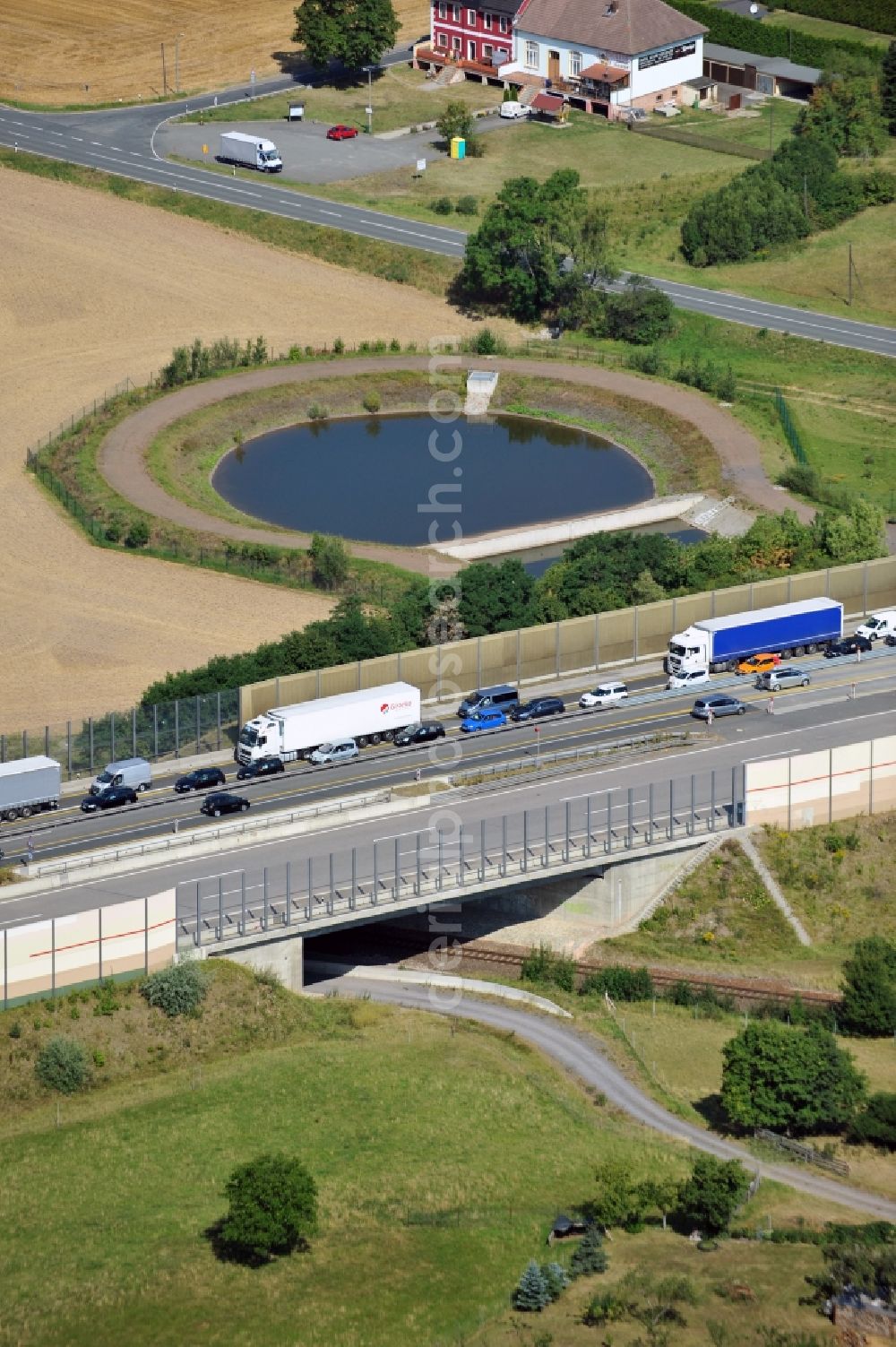 Aerial photograph Triptis - Buildings and route of the motorway A9 motorway with four lanes now. Currently, reconstruction, expansion and new construction work is underway for the six-lane expansion of Highway 9 between Triptis and Schleiz by Wayss & Freytag Ingenieurbau and EUROVIA VINCI in Thuringia