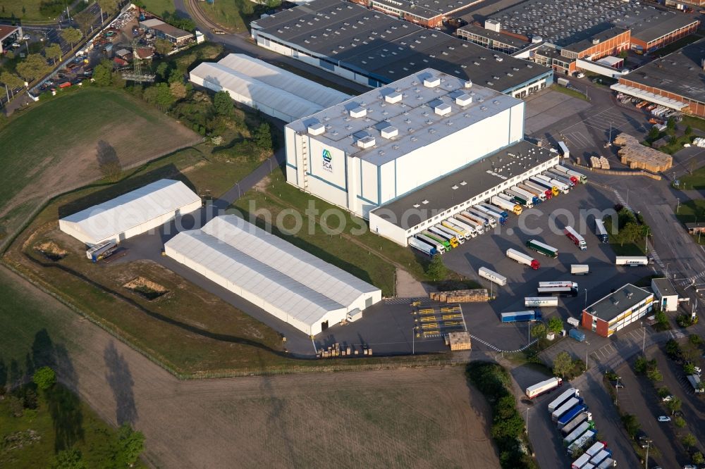 Aerial image Mannheim - Lorry access to Building and production halls on the premises of SCA HYGIENE PRODUCTS GmbH in the district Waldhof in Mannheim in the state Baden-Wuerttemberg, Germany