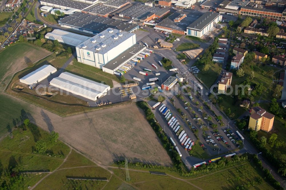 Aerial photograph Mannheim - Lorry access to Building and production halls on the premises of SCA HYGIENE PRODUCTS GmbH in the district Waldhof in Mannheim in the state Baden-Wuerttemberg, Germany