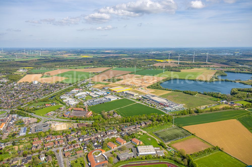 Aerial image Goch - Industrial and commercial area on the edge of agricultural fields and fields on street Pfalzdorfer Strasse in Goch Niederrhein in the state North Rhine-Westphalia, Germany