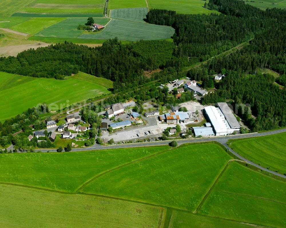 Horlachen from the bird's eye view: Industrial and commercial area on the edge of agricultural fields and fields in Horlachen in the state Bavaria, Germany