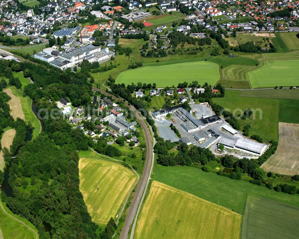 Aerial photograph Schwarzenbach an der Saale - Industrial and commercial area on the edge of agricultural fields and fields in Schwarzenbach an der Saale in the state Bavaria, Germany