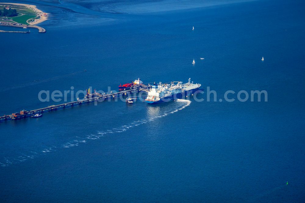 Wangerland from the bird's eye view: Water bridge with line systems of the LNG natural gas and liquid gas terminal and unloading dock when unloading the Hoeegh Esperanza an LNG storage and evaporation ship in Hooksiel in the state Lower Saxony, Germany