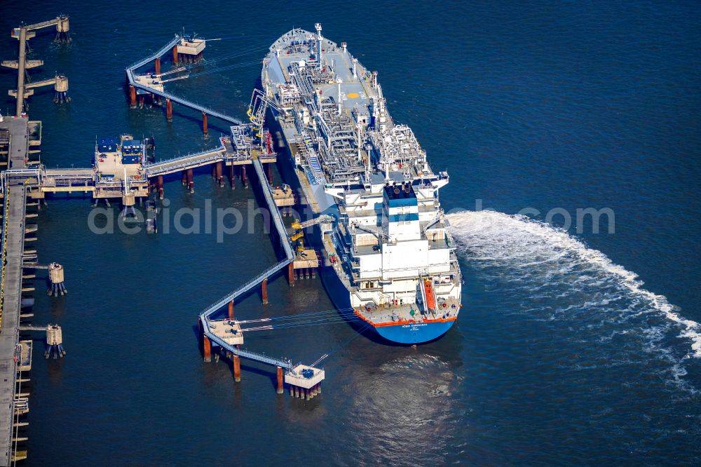 Aerial photograph Wangerland - Water bridge with line systems of the LNG natural gas and liquid gas terminal and unloading dock when unloading the Hoeegh Esperanza an LNG storage and evaporation ship in Hooksiel in the state Lower Saxony, Germany