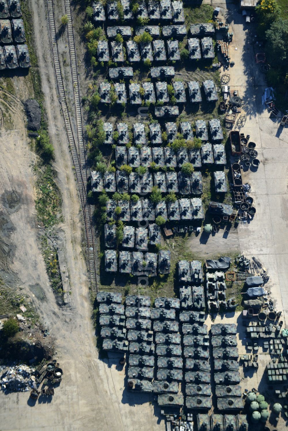 Rockensußra from the bird's eye view: Logistics yard of the scrap - recycling sorting plant for tank scrapping on street Industriegebiet in Rockensussra in the state Thuringia, Germany