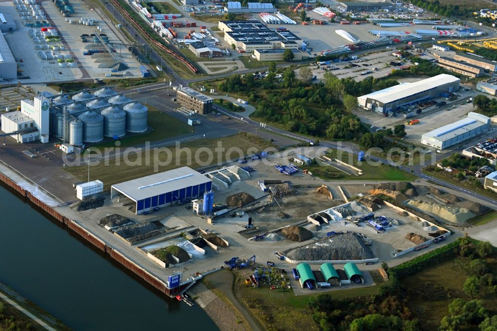 Aerial image Magdeburg - Logistics yard of the scrap - recycling sorting plant of STORK Umweltdienste GmbH Am Hansehafen in the district Gewerbegebiet Nord in Magdeburg in the state Saxony-Anhalt, Germany