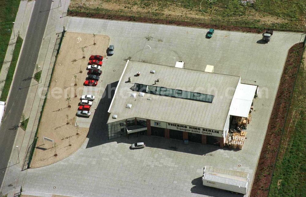 Aerial photograph Gewerbegebiet Lindenberg bei Berlin-Karow - Logistikzentrum der Firma Thermo King Berlin Transportkälte GmbH im Gewerbegebiet Lindenberg.