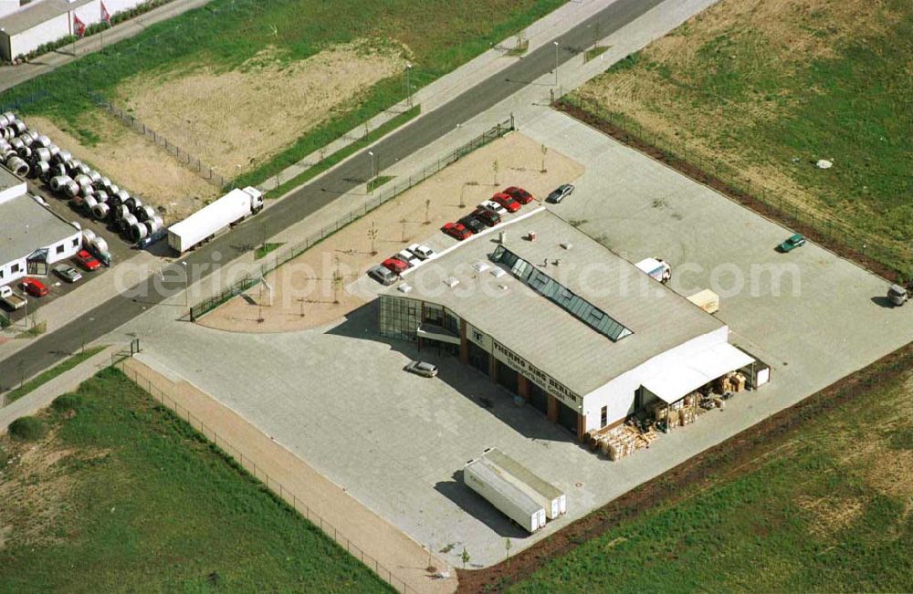 Aerial photograph Gewerbegebiet Lindenberg bei Berlin-Karow - Logistikzentrum der Firma Thermo King Berlin Transportkälte GmbH im Gewerbegebiet Lindenberg.