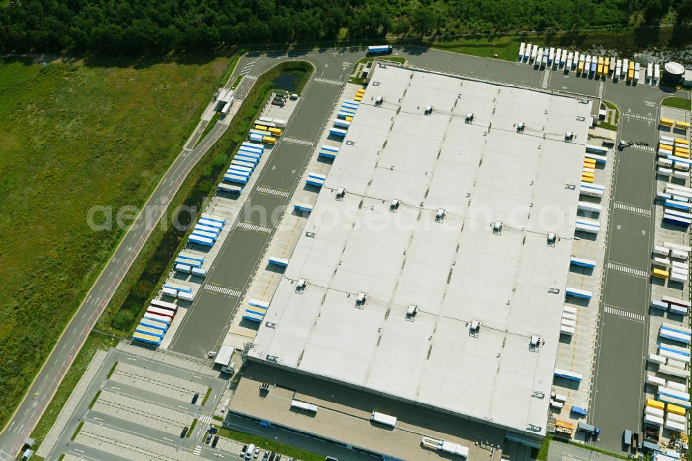 Aerial photograph Kiekebusch - Logistics center of the Achim Walder retailer Amazon in Kiekebusch in the state of Brandenburg, Germany