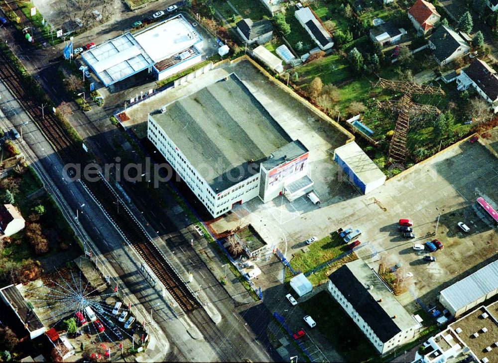 Berlin - Hohenschönhausen from above - Logistrikzentrum der DEVON SB - Lagerung an der Hansastraße 216 in 13051 Berlin - Hohenschönhausen (tel.: 030-98313810).