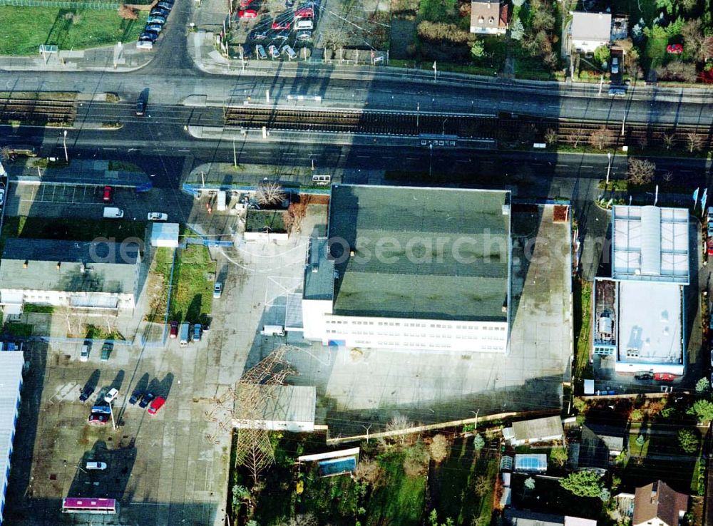 Berlin - Hohenschönhausen from above - Logistrikzentrum der DEVON SB - Lagerung an der Hansastraße 216 in 13051 Berlin - Hohenschönhausen (tel.: 030-98313810).