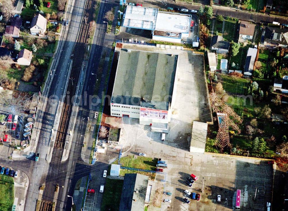 Berlin - Hohenschönhausen from the bird's eye view: Logistrikzentrum der DEVON SB - Lagerung an der Hansastraße 216 in 13051 Berlin - Hohenschönhausen (tel.: 030-98313810).