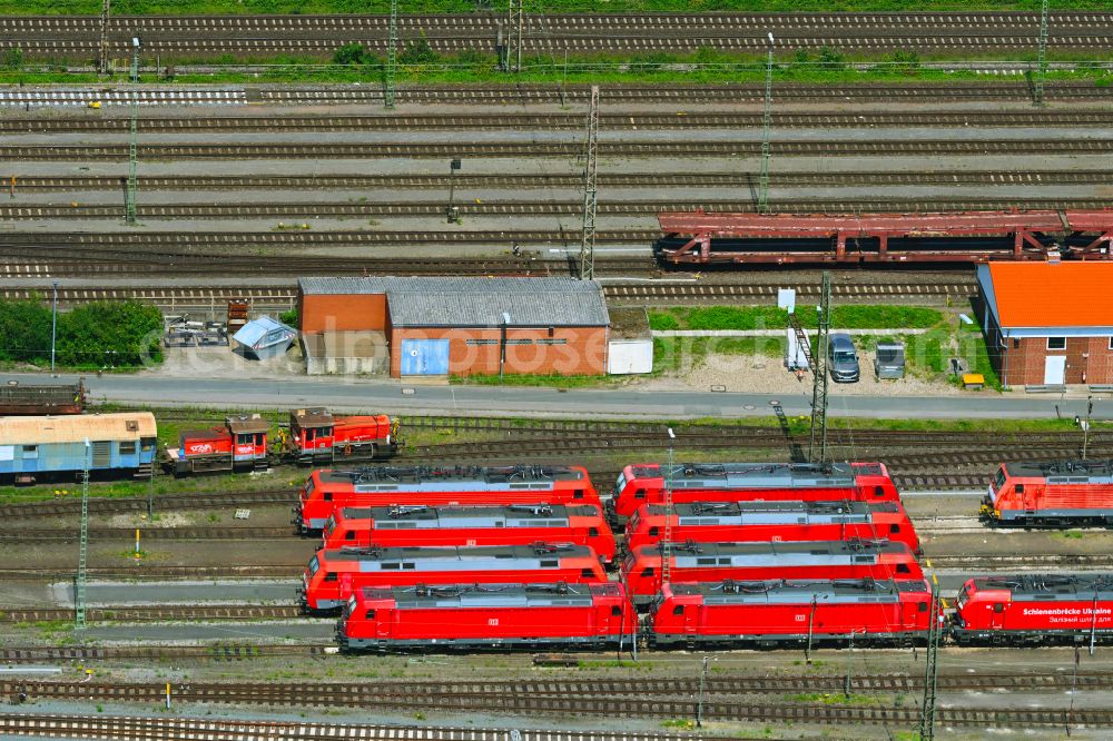 Seelze from above - Locomotive service station and depot with locomotive parking spaces for the BR 146 107-8 DB electric locomotive series on Lange-Feld-Strasse in the Letter district of Seelze in the state of Lower Saxony, Germany