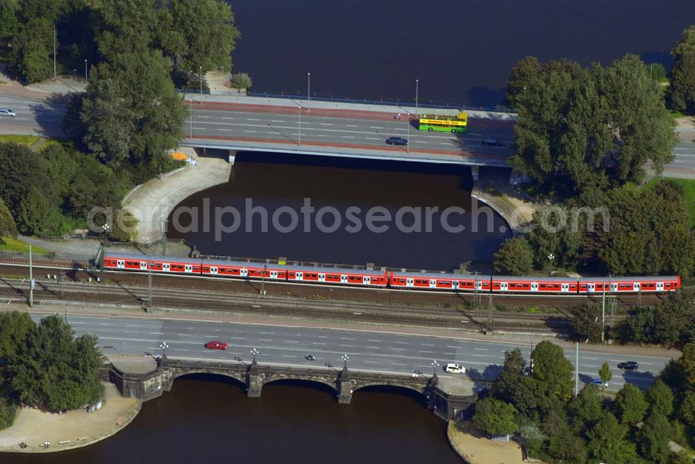 Aerial image Hamburg - Blick auf die Lombardsbrücke und die Kennedybrücke an der Binnenalster.