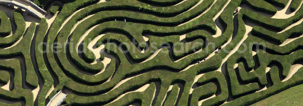 Aerial photograph Horningsham - Blick auf das Heckenlabyrinth am Longleat-Safaripark im Süden Englands. Das Labyrinth besteht aus mehr als 16.000 Eiben und bedeckt eine Fläche von 0,6 Hektar. Es wurde 1975 von Greg Bright entworfen und hat eine Gesamtweglänge von 2,7 Kilometer. View of the hedge maze at Longleat Safari Park in the south of England. Made up of more than 16,000 English Yews, the Hedge Maze was first laid out in 1975 by the designer Greg Bright. The Hedge Maze covers an area of around 0.6 hectares with a total pathway length of 2.7 kilometres.