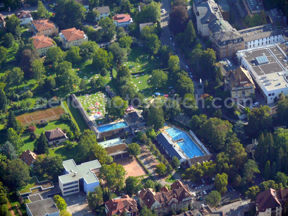 Aerial image Freiburg im Breisgau - Das Lorettobad im Stadtteil Wiehre von Freiburg, Baden-Württemberg. Es besteht seit 1842 und ist somit das älteste Familienbad Deutschlands und das Einzige, welches noch ein separates Damenbad hat. Open-air bath Lorettobad in the district Wiehre in Freiburg, Baden-Wuerttemberg. Built in 1842 it is the oldest open-air pool in Germany and the only one which has a separate ladies swimming bath.