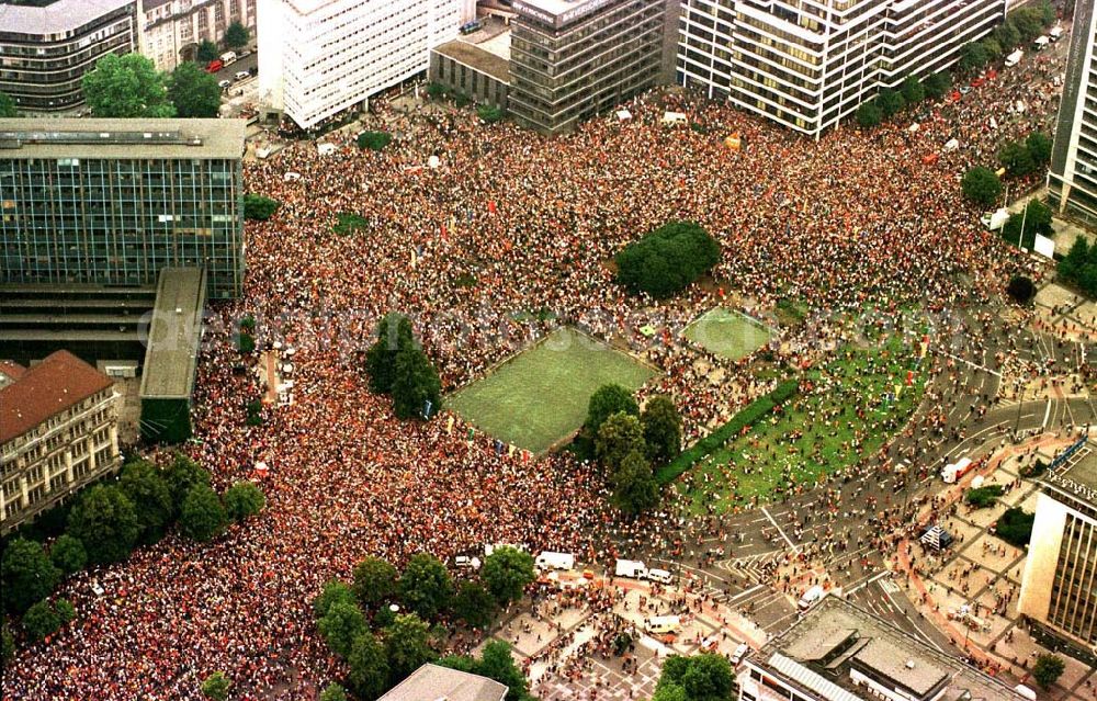 Berlin - Tiergarten from above - Love-Parade am Ernst-Reuter-Platz