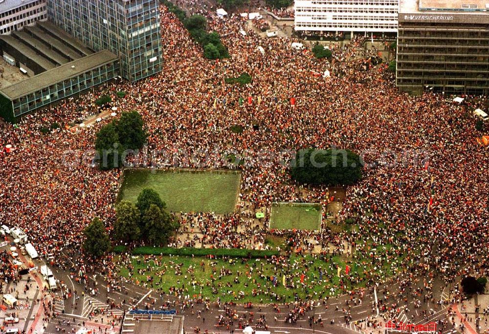 Aerial image Berlin-Tiergarten - Love-Parade am Ernst-Reuter-Platz