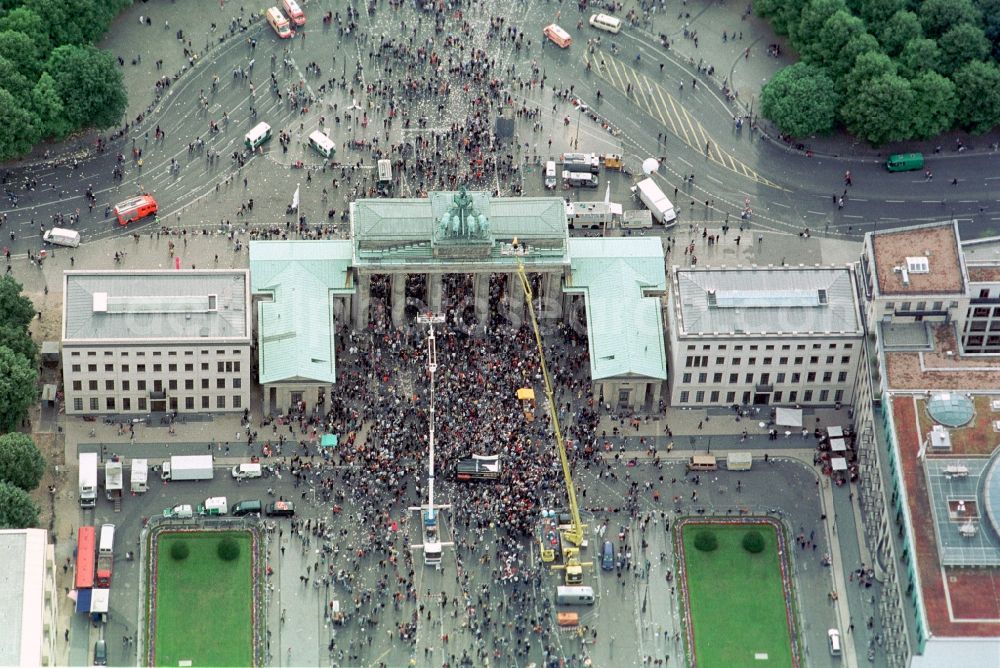 Aerial photograph Berlin - Participants in the Love Parade music festival on the event concert area on gate Brandenburger Tor in the district Mitte in Berlin, Germany