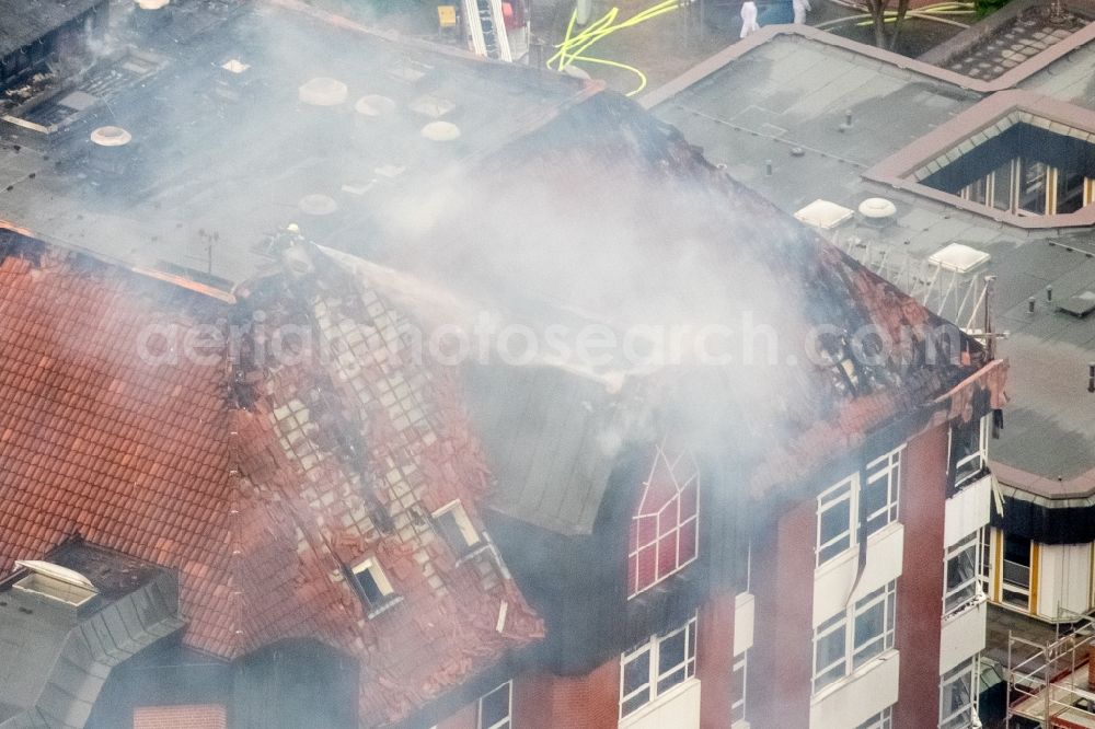 Aerial photograph Bochum - Fire fighting at the fire brigade on fire the building Berufsgenossenschaftliches Universitaetsklinikum Bergmannsheil am Buerkle de la Camp-Platz in Bochum in the state North Rhine-Westphalia