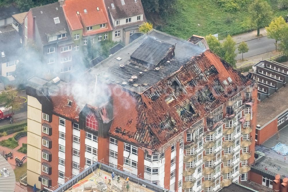 Bochum from the bird's eye view: Fire fighting at the fire brigade on fire the building Berufsgenossenschaftliches Universitaetsklinikum Bergmannsheil am Buerkle de la Camp-Platz in Bochum in the state North Rhine-Westphalia