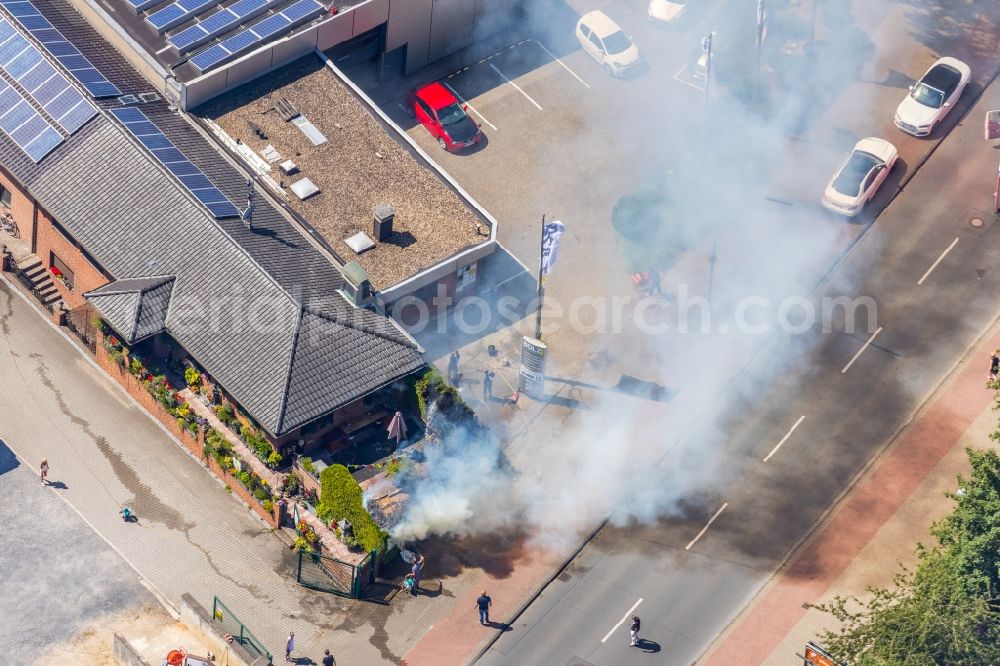 Aerial photograph Gelsenkirchen - Extinguishing work on the hedge of the Gelsenkirchen workshops for customized work Plant 3 in Gelsenkirchen in the state of North Rhine-Westphalia, Germany